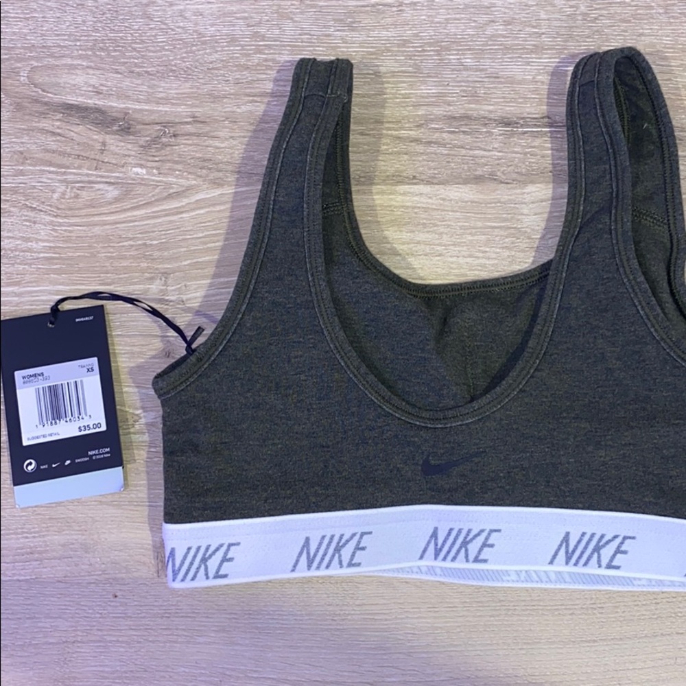 women’s NIKE classic bra - Picture 2 of 3